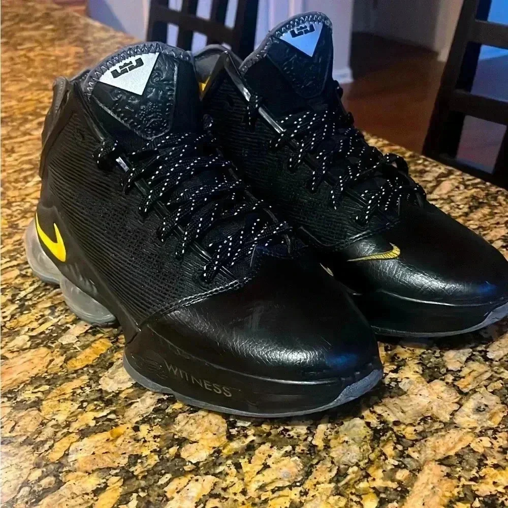 New Lebrons Low 19s Black&Yellow - Picture 1 of 8